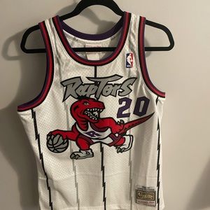 Vintage style raptors jersey